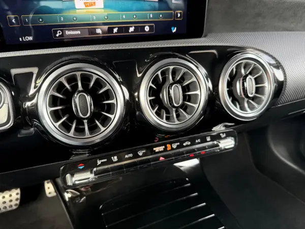 Mercedes-Benz CLA 250 e Shooting Brake AMG Line 23