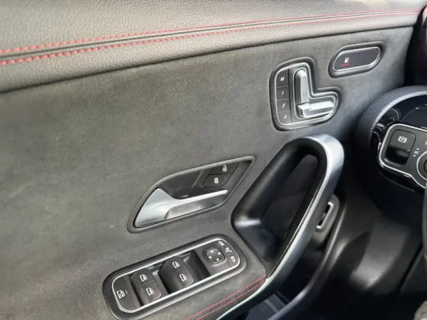 Mercedes-Benz CLA 250 e Shooting Brake AMG Line 25