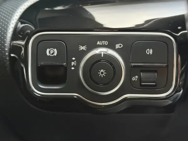 Mercedes-Benz CLA 250 e Shooting Brake AMG Line 26