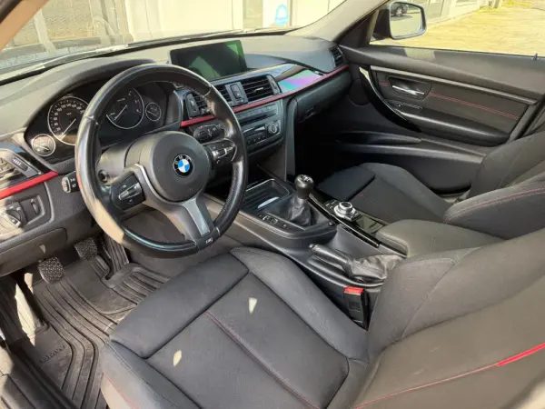 BMW 320 d Pack M 13