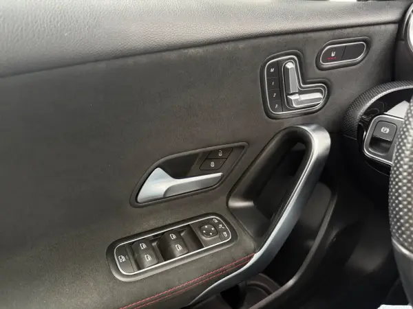 Mercedes-Benz A 180 d AMG Line Aut. 27