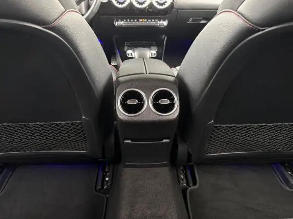 Mercedes-Benz A 180 d AMG Line Aut. 28