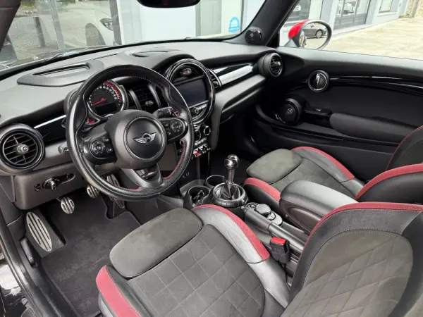 MINI 3 Portas John Cooper Works 14
