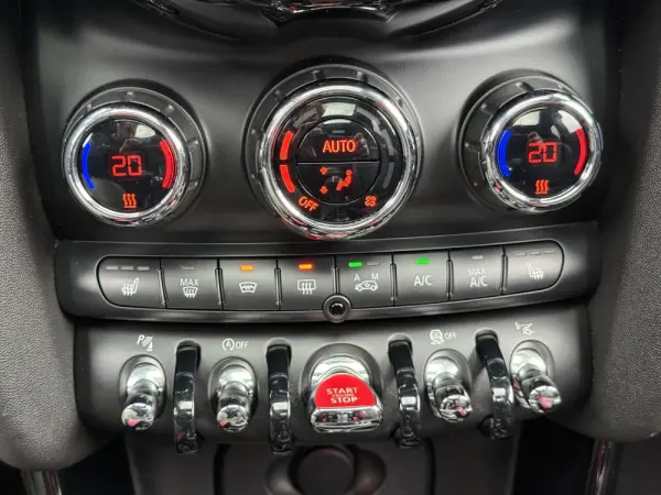 MINI 3 Portas John Cooper Works 26