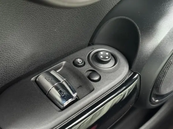 MINI 3 Portas John Cooper Works 29