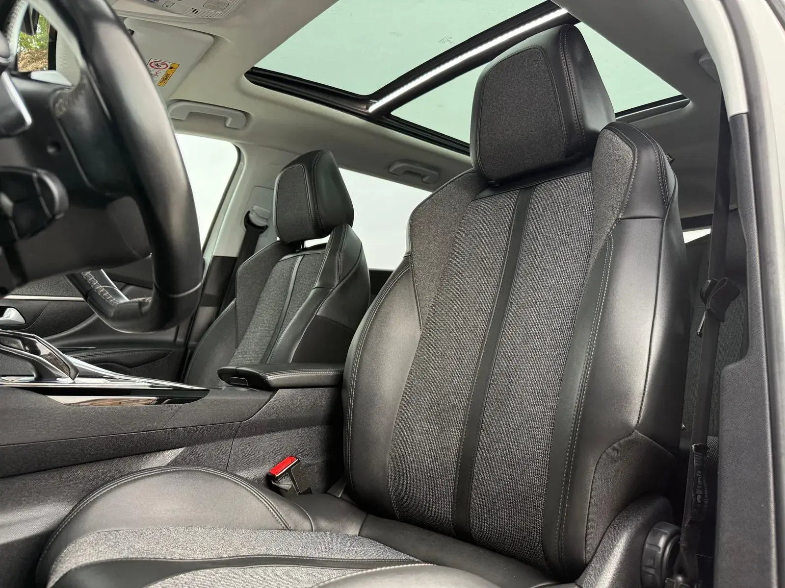 Peugeot 5008 1.5 BlueHDi Allure EAT8 16