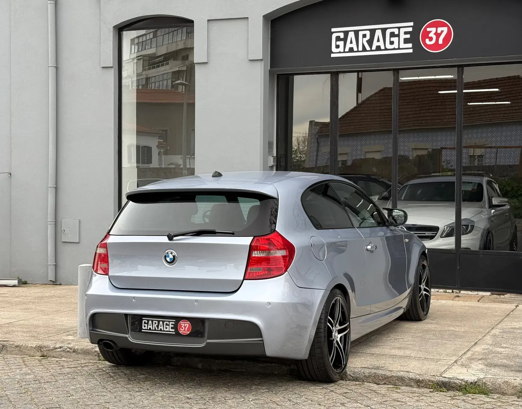 BMW 118 d Pack M 8