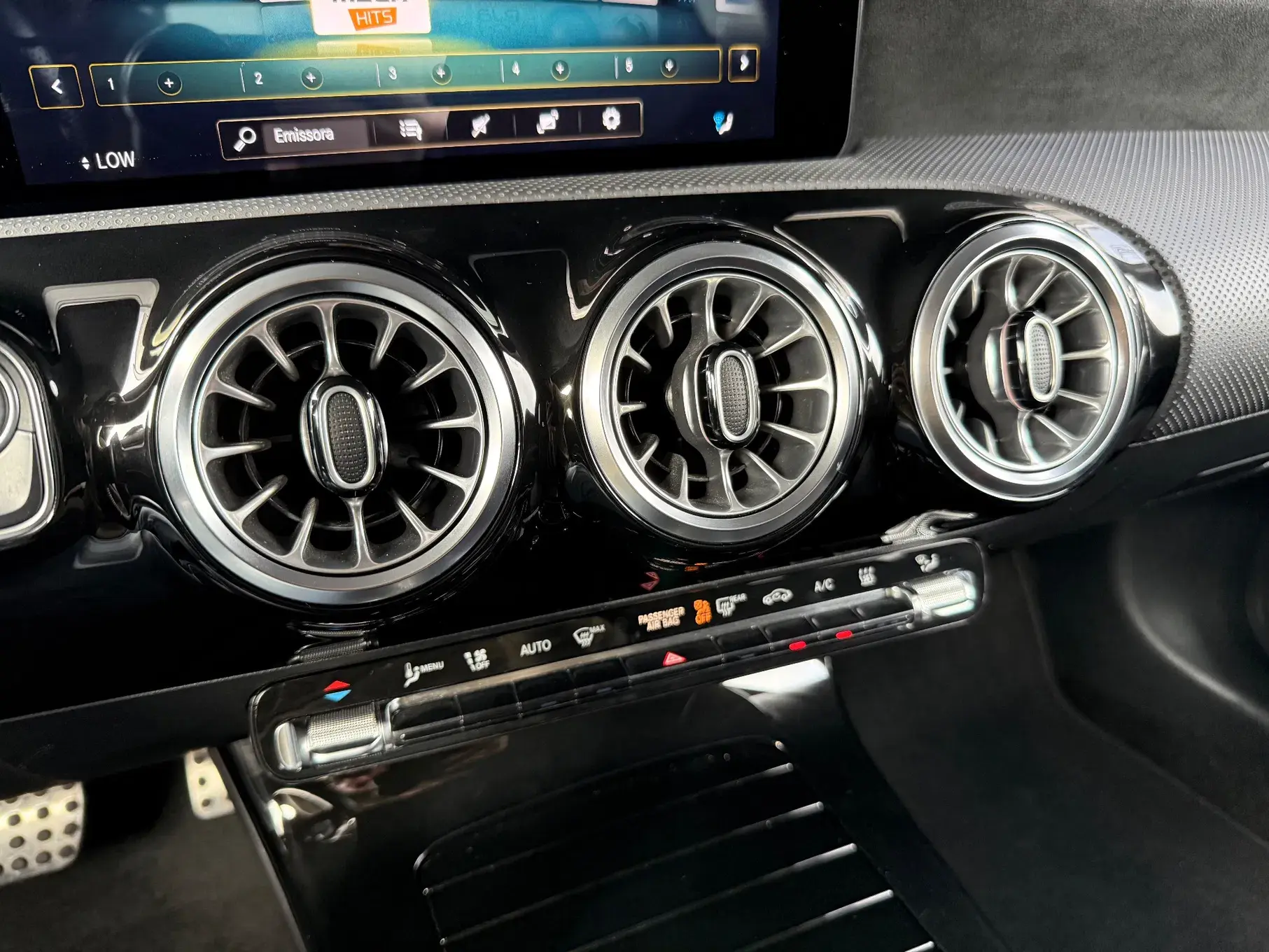 Mercedes-Benz CLA 250 e Shooting Brake AMG Line 23