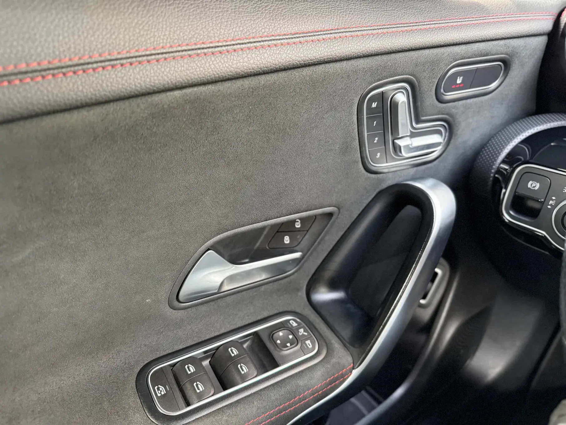 Mercedes-Benz CLA 250 e Shooting Brake AMG Line 25