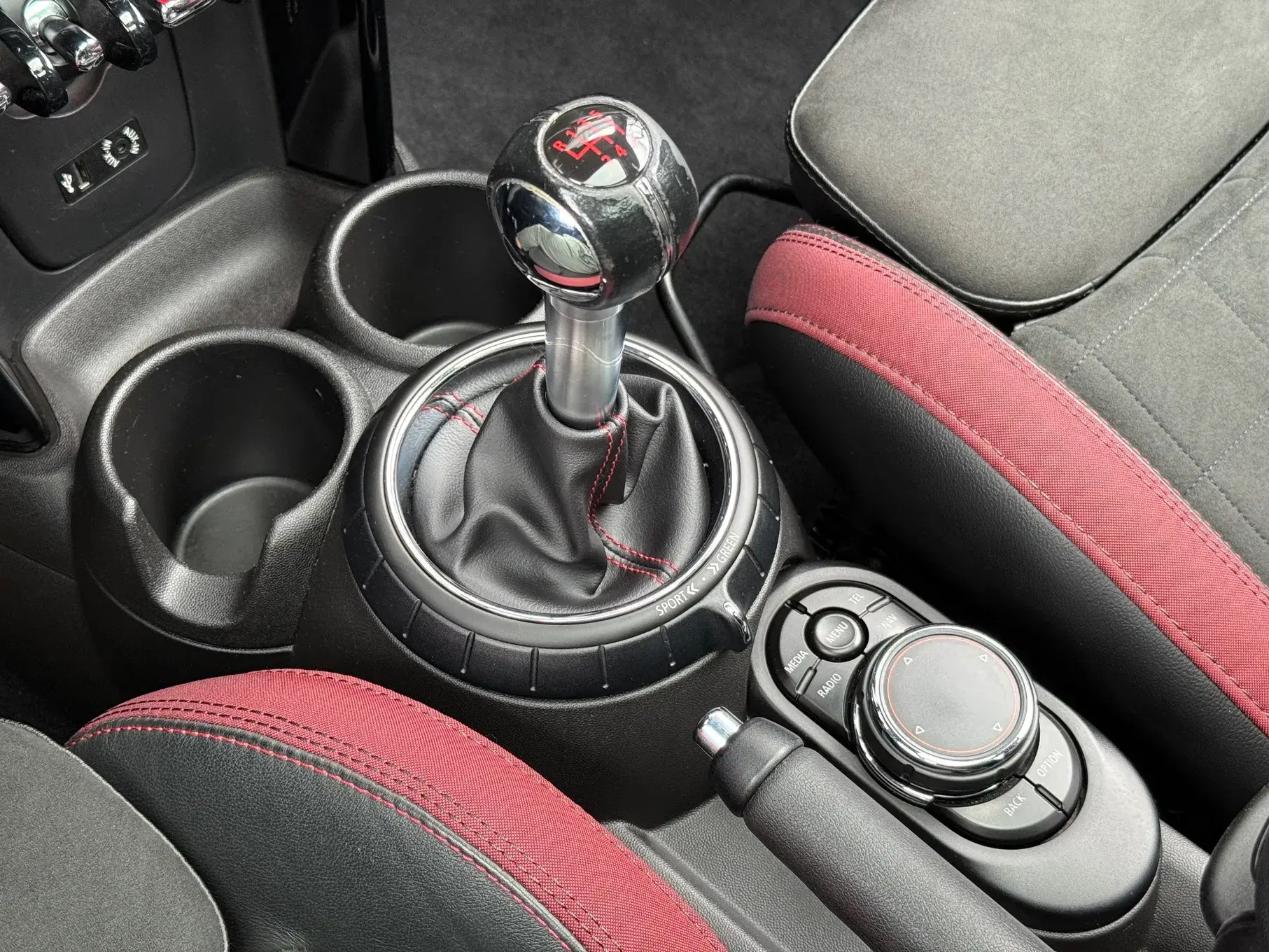 MINI 3 Portas John Cooper Works 27