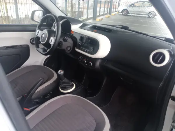 Renault Twingo SCe 70 S&S LIMITED 2018 10