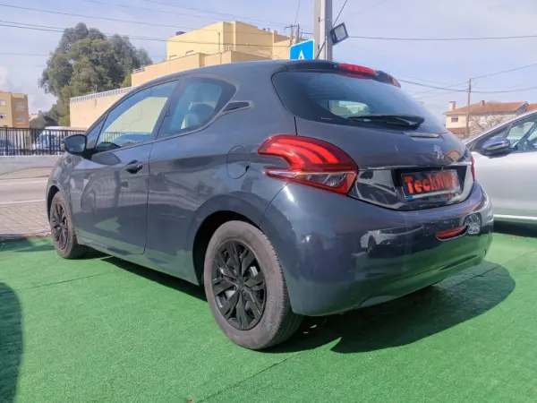 Peugeot 208 PureTech 82 Winter Edition 6