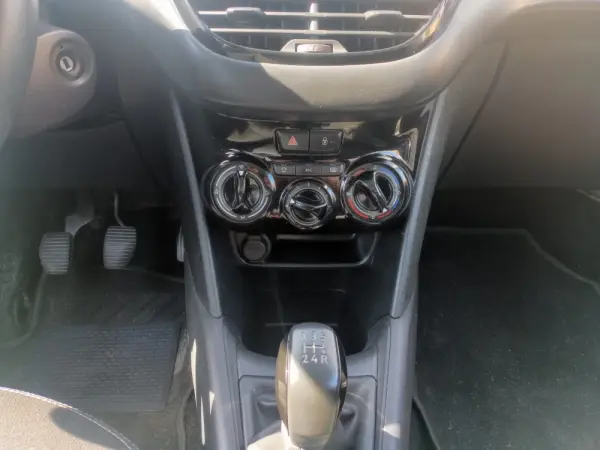 Peugeot 208 PureTech 82 Winter Edition 12