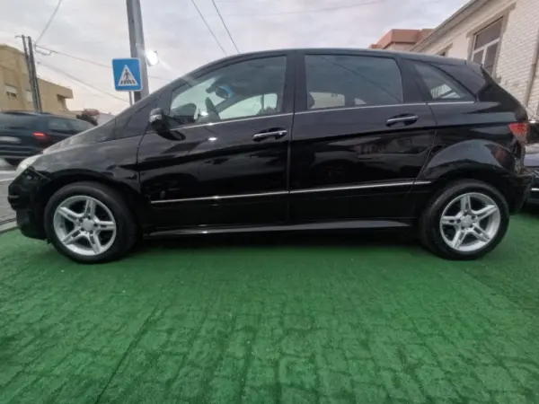 Mercedes-Benz B 180 9
