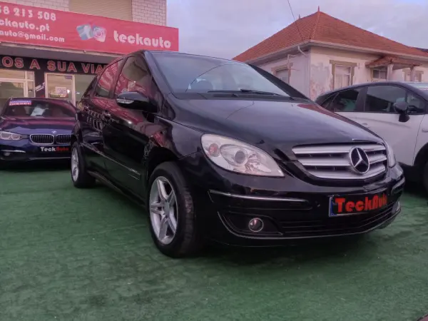 Mercedes-Benz B 180 1