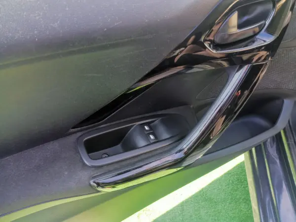 Peugeot 208 PureTech 82 Winter Edition 10