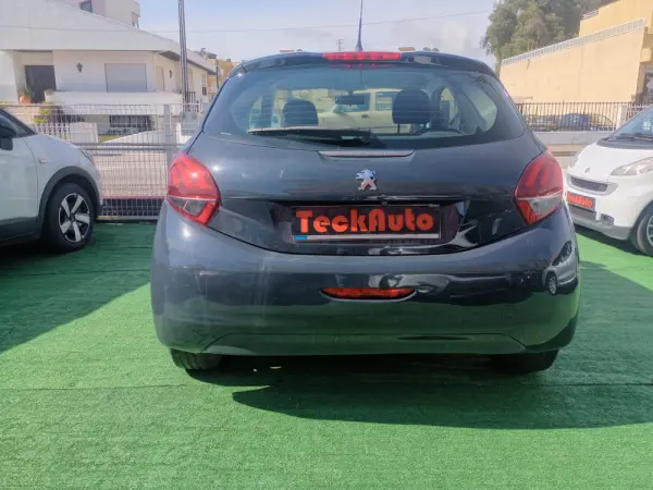 Peugeot 208 PureTech 82 Winter Edition 5