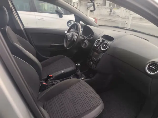 Opel Corsa 1.3 CDTI Cosmo 17