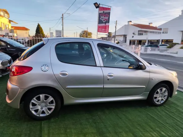 Peugeot 206+ 1.1 Trendy 8