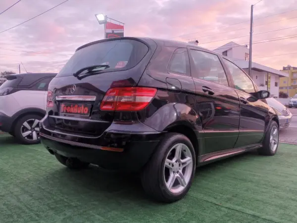 Mercedes-Benz B 180 6