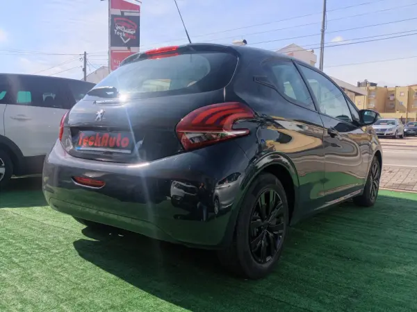 Peugeot 208 PureTech 82 Winter Edition 7