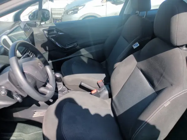 Peugeot 208 PureTech 82 Winter Edition 9