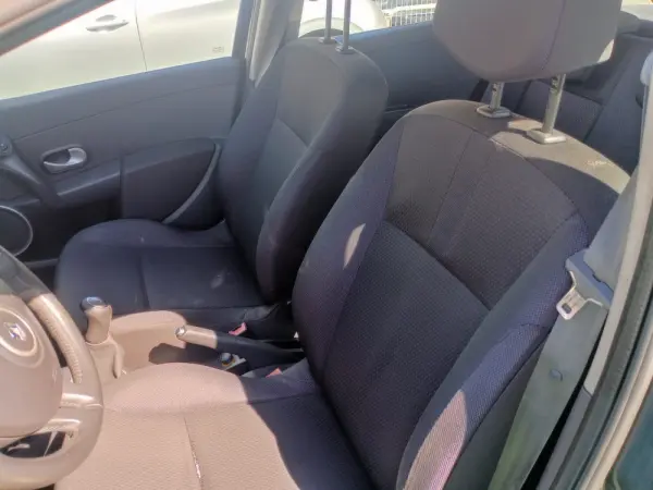 Renault Clio 1.2 16V Dynamique 12