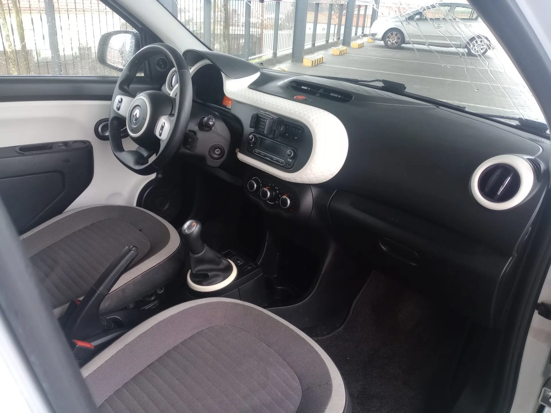 Renault Twingo SCe 70 S&S LIMITED 2018 10