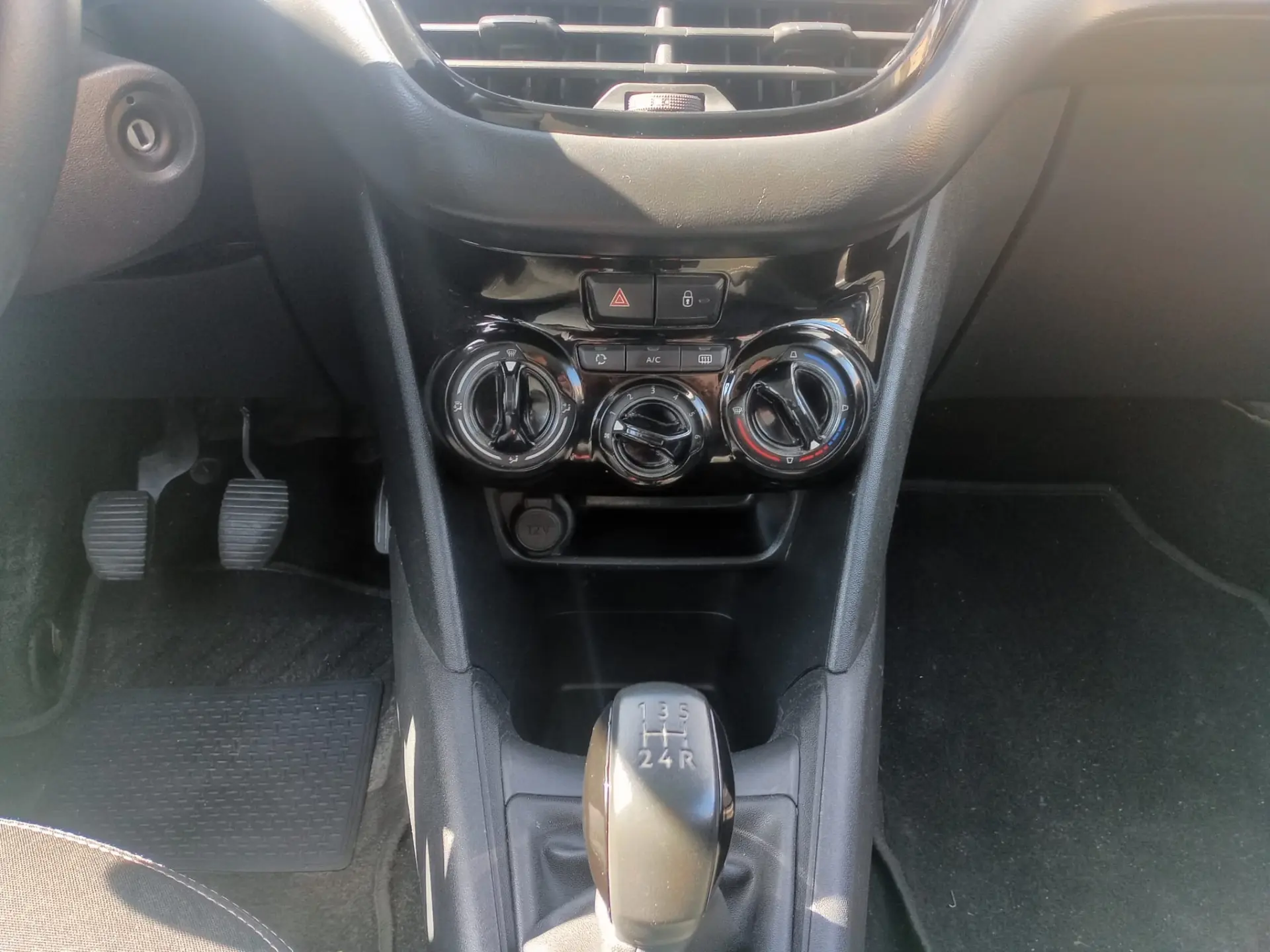 Peugeot 208 PureTech 82 Winter Edition 12