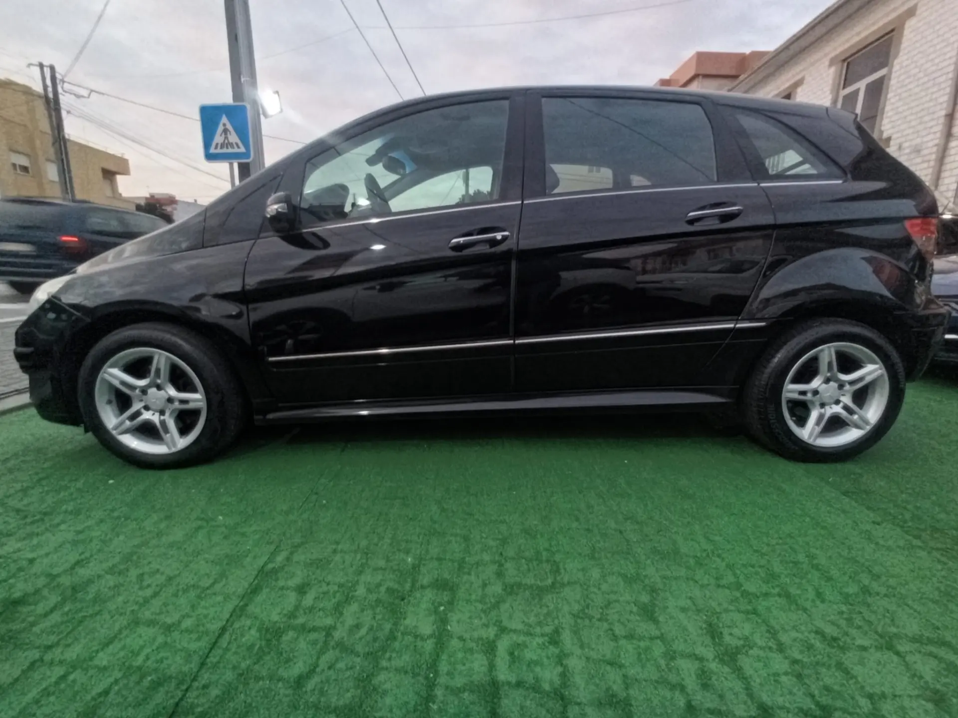 Mercedes-Benz B 180 9