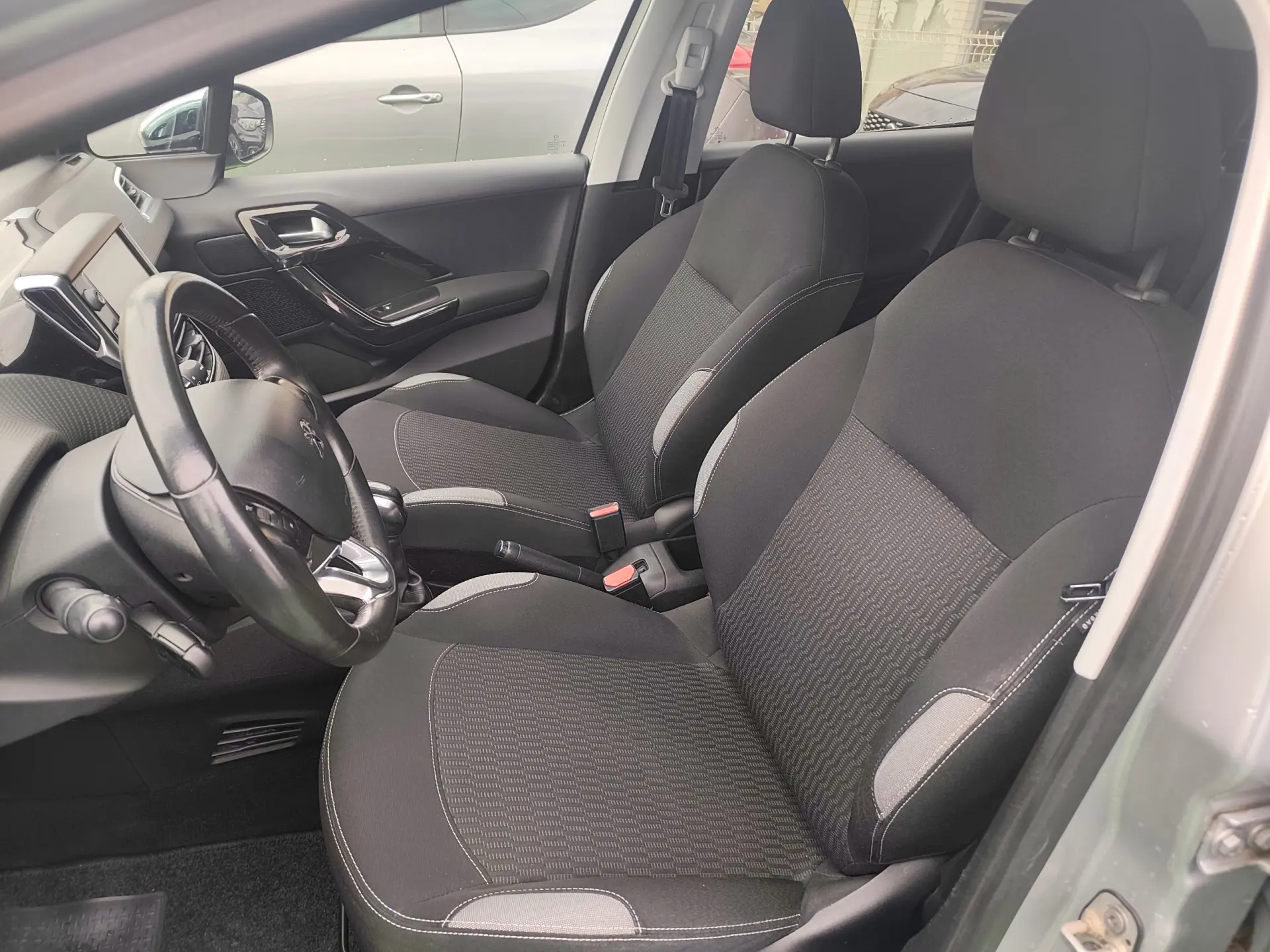 Peugeot 208 1.6 BlueHDi Style 15