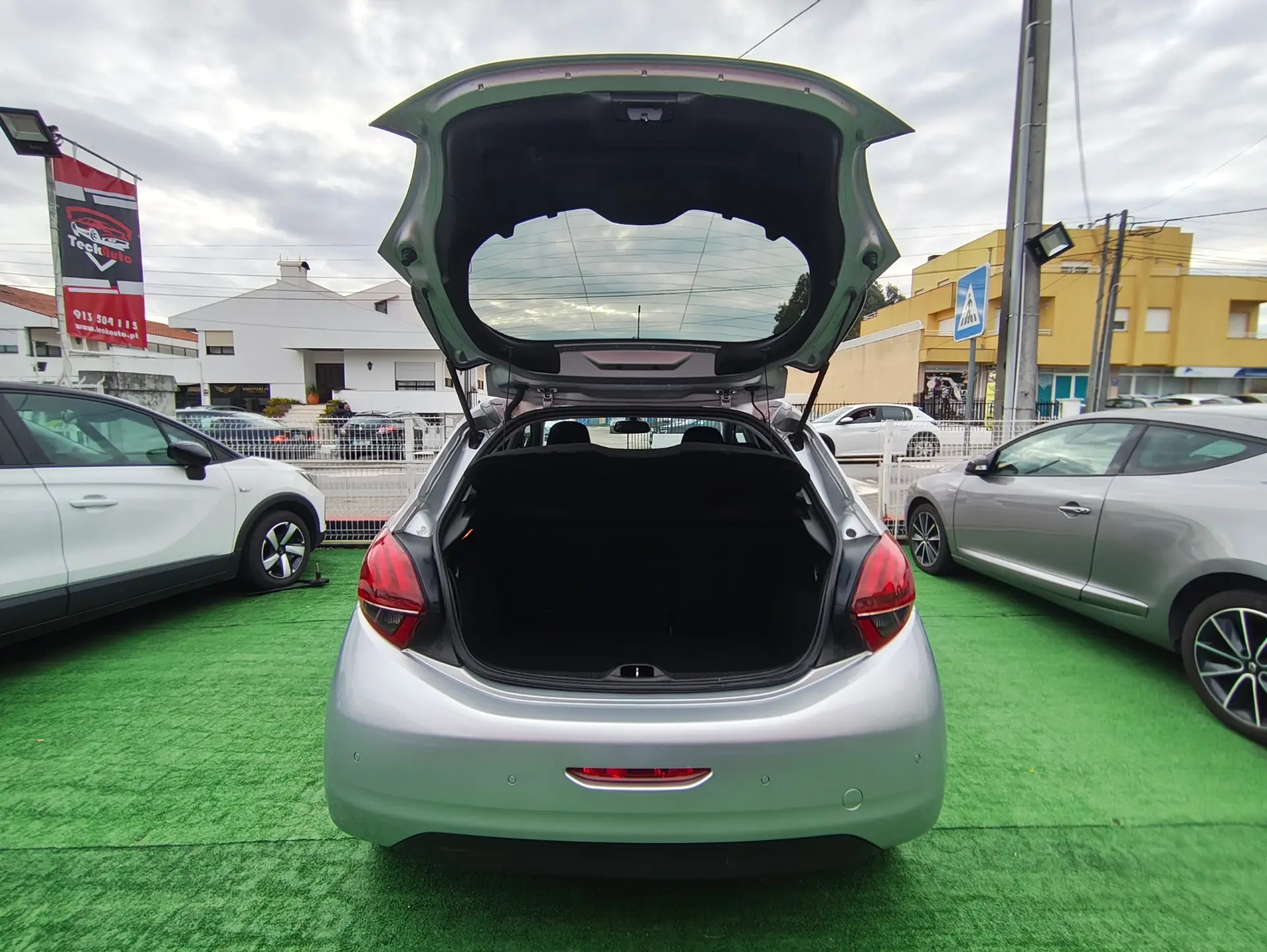 Peugeot 208 1.6 BlueHDi Style 7