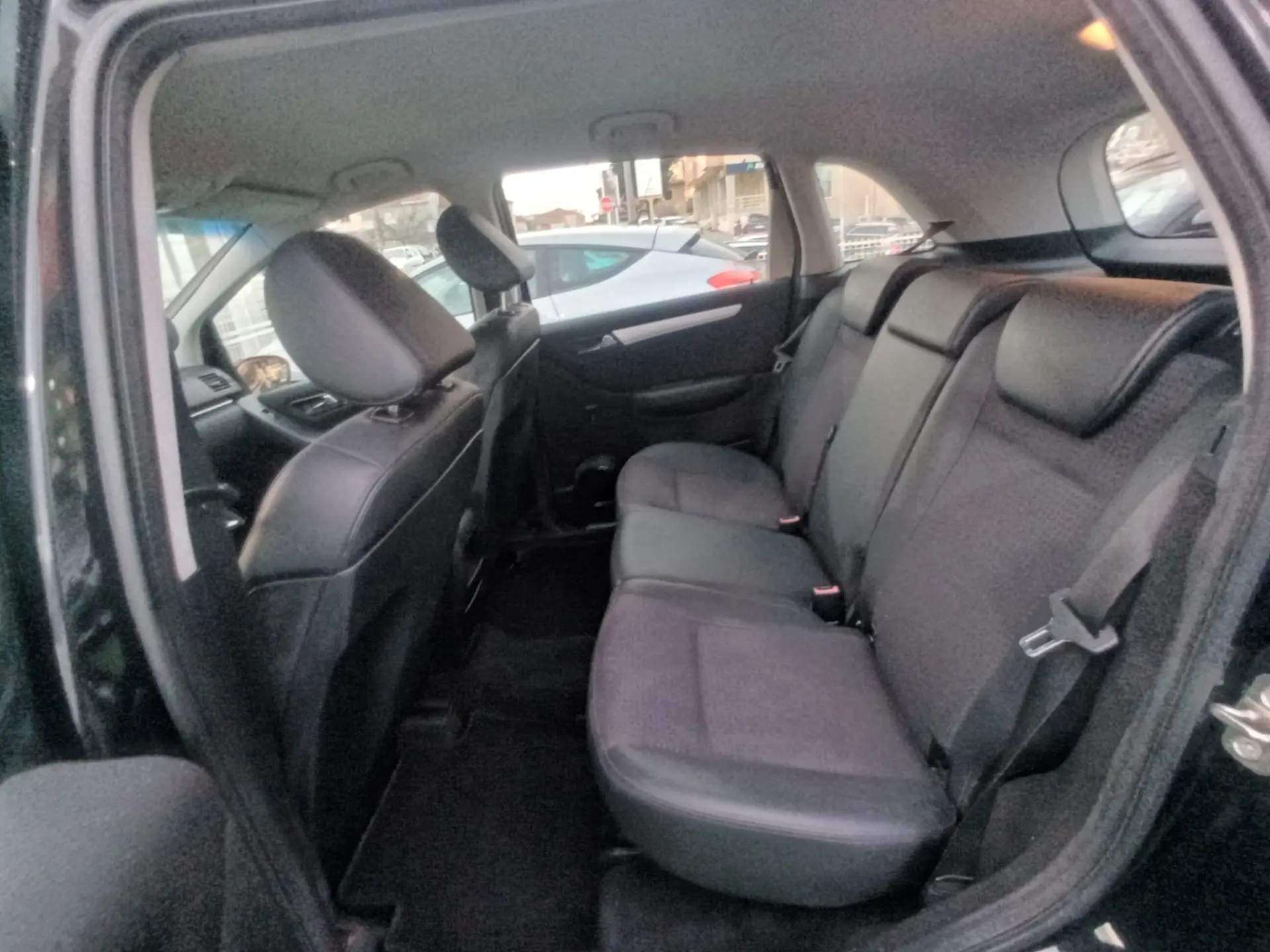 Mercedes-Benz B 180 21