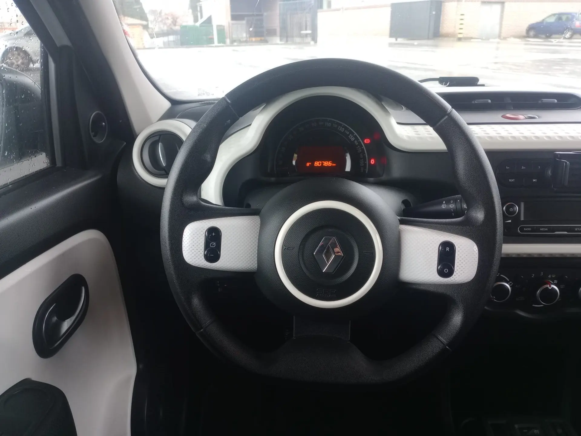 Renault Twingo SCe 70 S&S LIMITED 2018 16