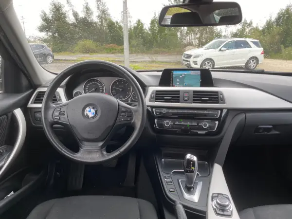 BMW 318 d Auto 10