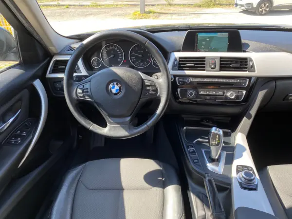 BMW 320 d Advantage Auto 10