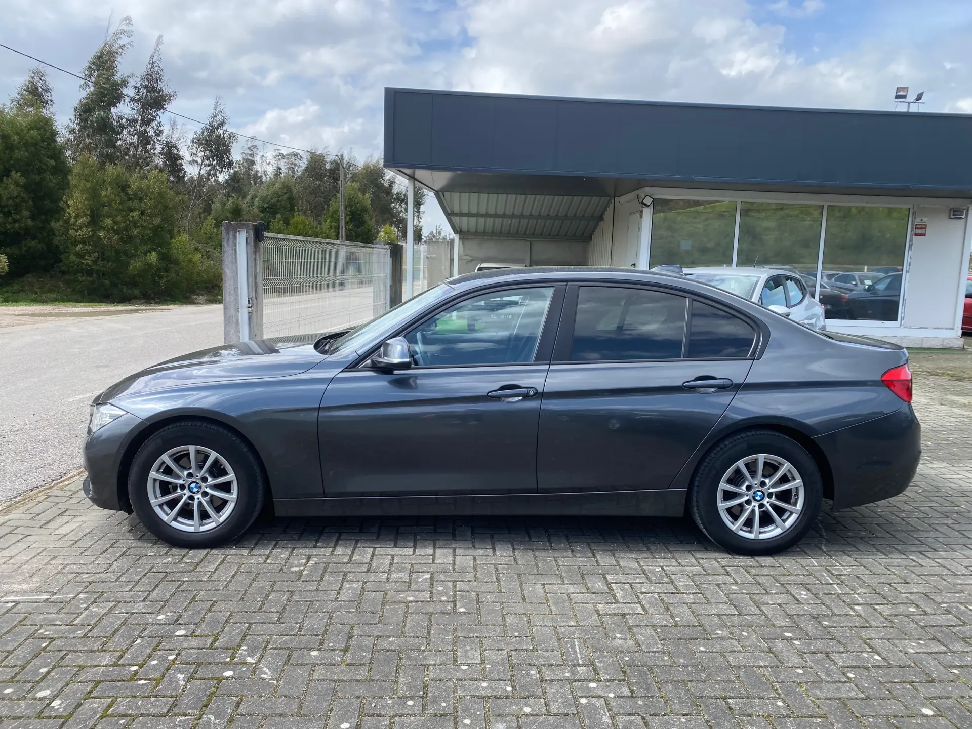 BMW 318 d Auto 8