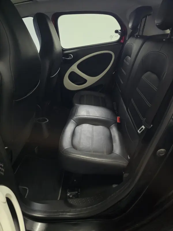 Smart ForFour Outro 8