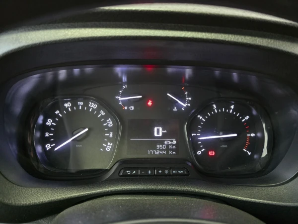 Citroën Jumpy 2.0 BlueHdi XL Club Confort Semi-Vidrado 8