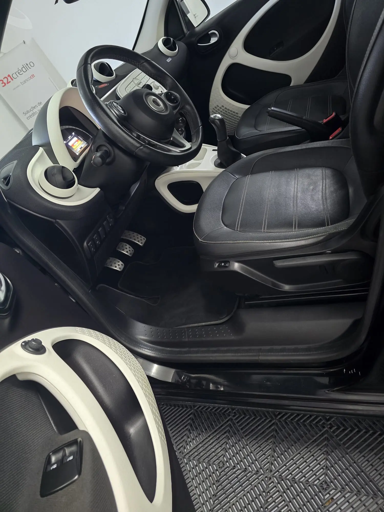 Smart ForFour Outro 7