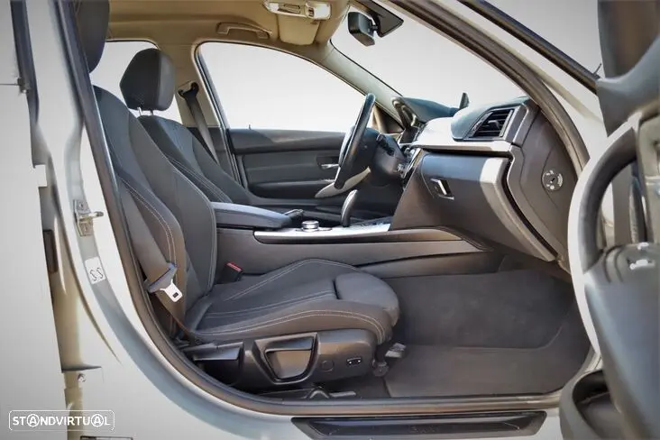 BMW 318 d Touring Advantage Auto 17