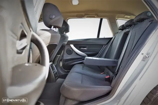 BMW 318 d Touring Advantage Auto 11