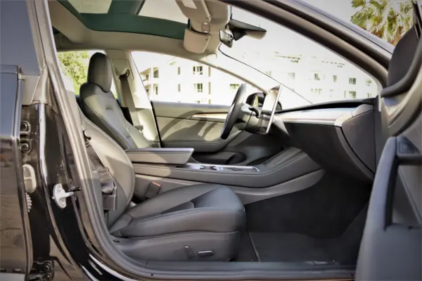 Tesla Model 3 Standard Range Plus RWD 18