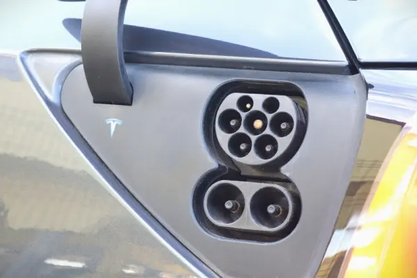 Tesla Model 3 Standard Range Plus RWD 6