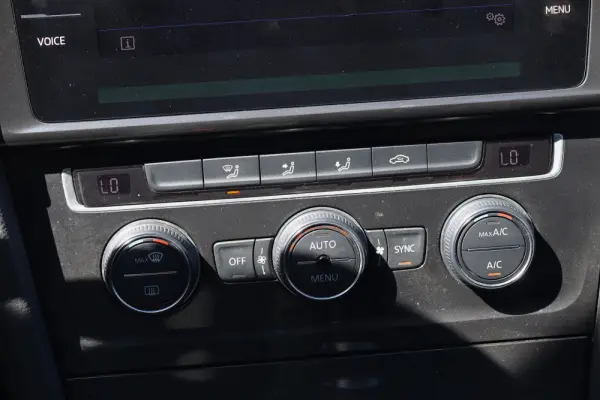 Volkswagen Golf 1.0 TSI Life 21