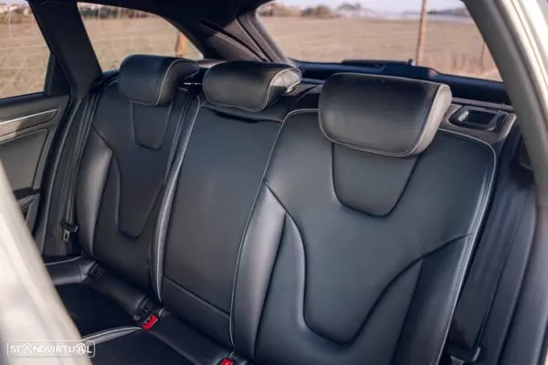 Audi RS4 Avant 4.2 FSi quattro S tronic 33