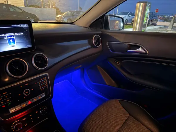 Mercedes-Benz CLA 180 d 7G-DCT AMG Line 8