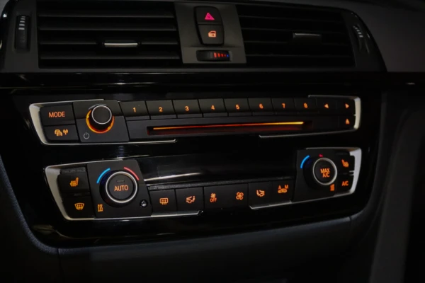 BMW 320 d Touring ED Line Sport Auto 23