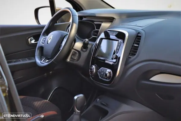 Renault Captur 1.2 TCe Initiale Paris EDC 17