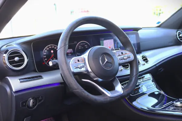 Mercedes-Benz E 220 d AMG Line 13